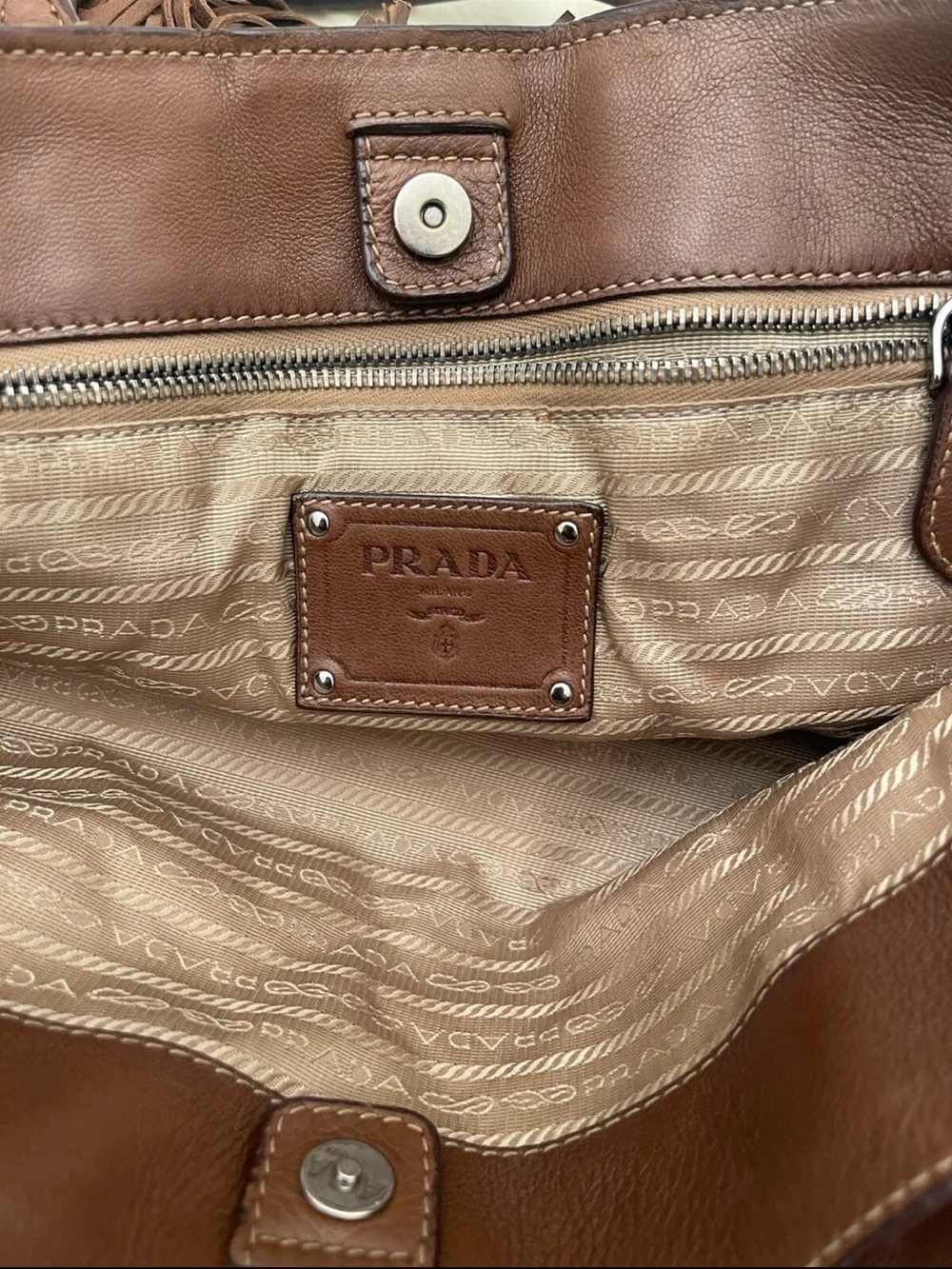 Prada large Brown Leather Fringe tote with Shoulder Strap studs - Picture 6 of 12